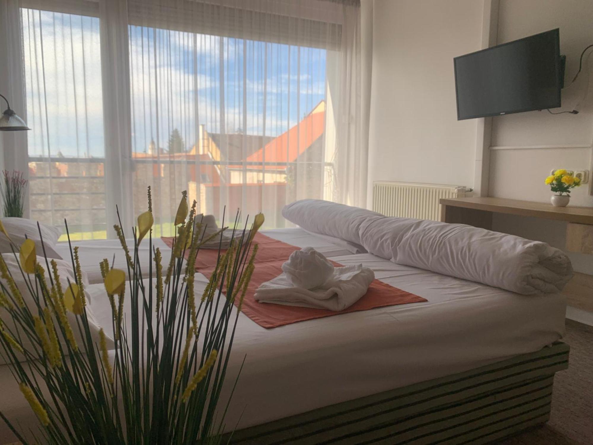 Varfal Wellness Panzio Pécs Eksteriør billede